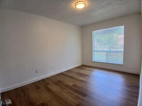 10111 Golden Meadow Dr in Austin, TX - Foto de edificio - Building Photo