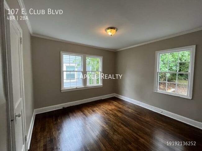 107 E Club Blvd in Durham, NC - Foto de edificio - Building Photo