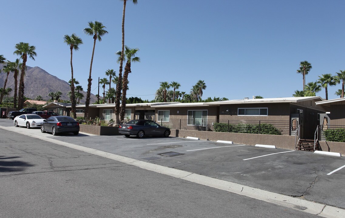 Mariscal Bungalows in Palm Springs, CA - Building Photo