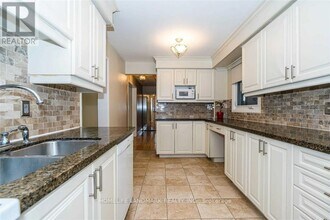 23 Bluesky Crescent in Richmond Hill, ON - Building Photo - Building Photo