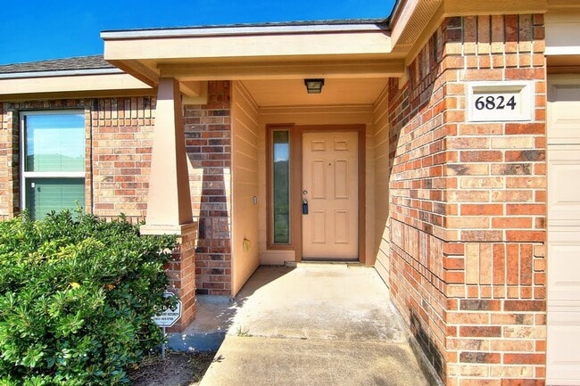 6824 Fox Tail Dr in Corpus Christi, TX - Building Photo - Building Photo