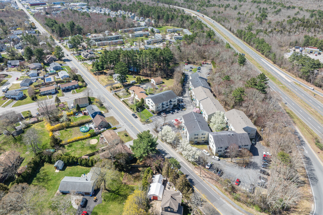 Woodbridge Estates Condominiums in New Bedford, MA - Building Photo