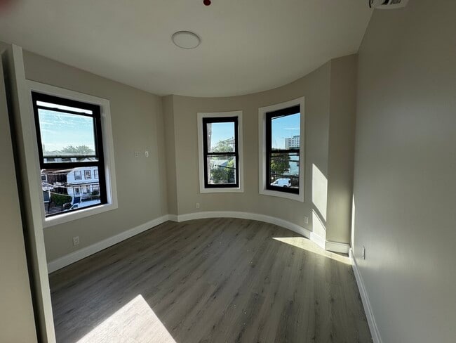 56 Sachem St, Unit 2 in Lynn, MA - Foto de edificio - Building Photo