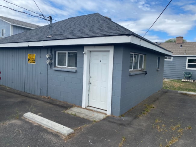 property at 1033 W Columbia Ave