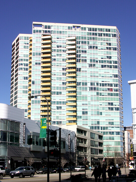 Optima Views in Evanston, IL - Foto de edificio