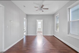 35 McAdoo Ave in Jersey City, NJ - Building Photo - Building Photo