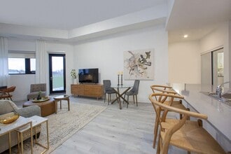 Bayfield Tower Apartments in Barrie, ON - Building Photo - Building Photo