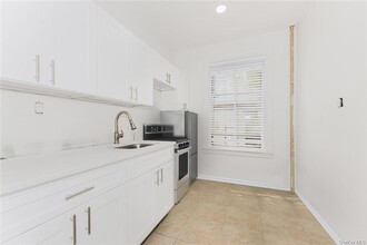 1143 White Plains Rd in Bronx, NY - Building Photo - Interior Photo