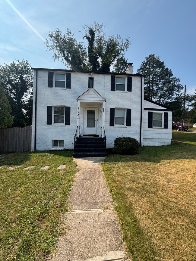 property at 2007 Chillum Rd