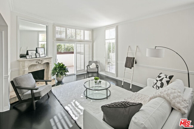 property at 1578 Palisades Dr