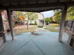 70 Jade Tree Cir in Sacramento, CA - Building Photo - Building Photo