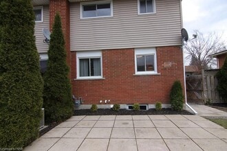 20 B Valley Rd in St Catharines, ON - Building Photo - Building Photo