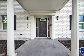 2414 Walnut Bend Ln in Houston, TX - Building Photo - Building Photo