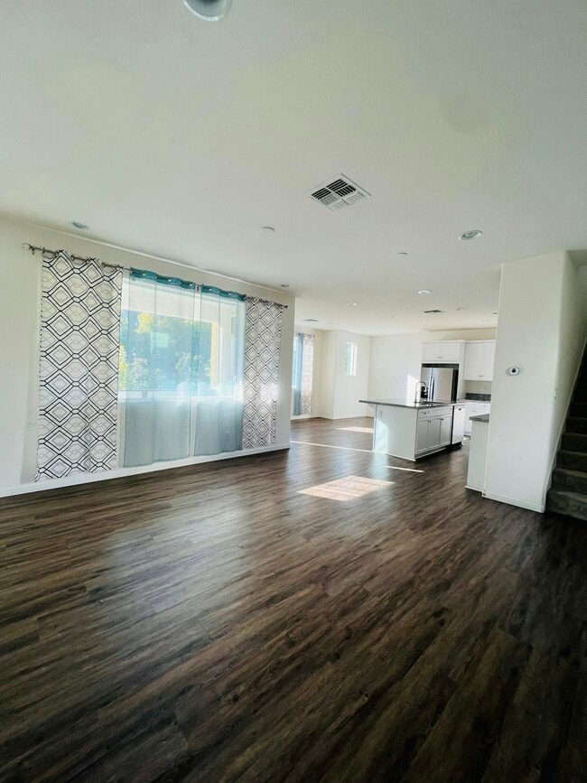 5649 Dublin Blvd in Dublin, CA - Building Photo - Building Photo