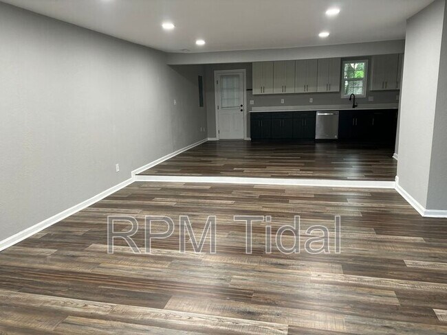 713 Woodfin Rd in Newport News, VA - Building Photo - Building Photo