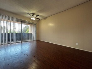 882 N Los Robles Ave, Unit 5 in Pasadena, CA - Building Photo - Building Photo