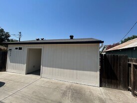 20 Follett St in Lemoore, CA - Building Photo