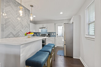 114 Dahlia Ave NW in Atlanta, GA - Foto de edificio - Building Photo