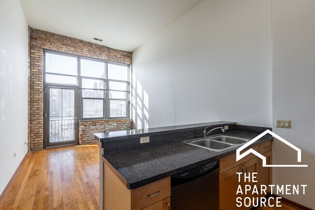 property at 2934 N Milwaukee Ave