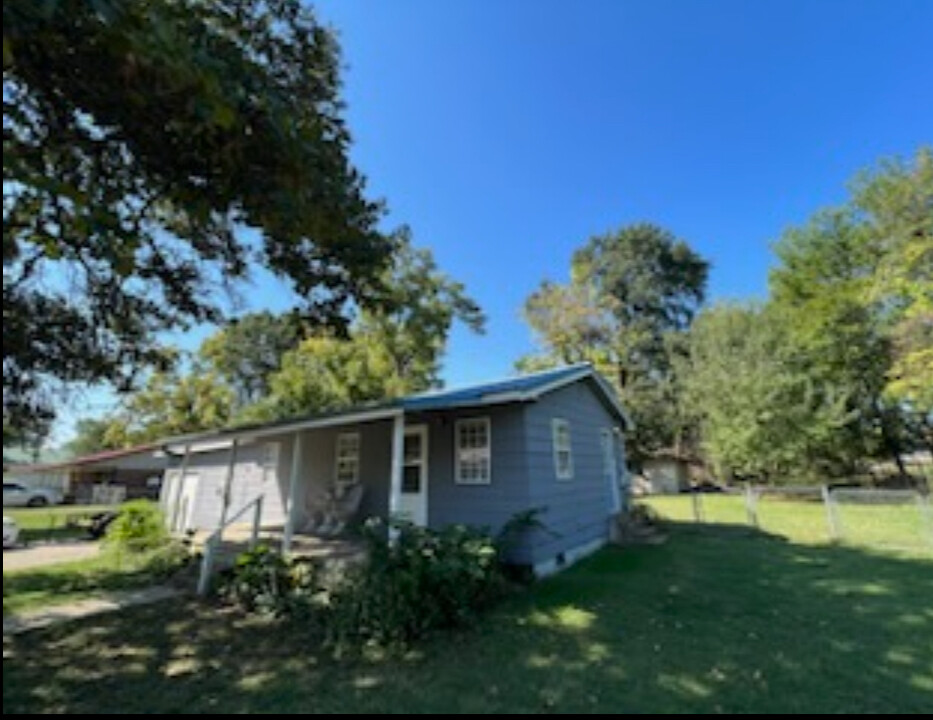 103 S Madison St in Sallisaw, OK - Foto de edificio