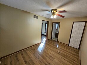 928 Sumner St in Carlinville, IL - Building Photo - Building Photo