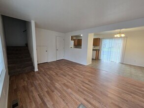 1914 SE Douglas Ave in Roseburg, OR - Building Photo - Building Photo