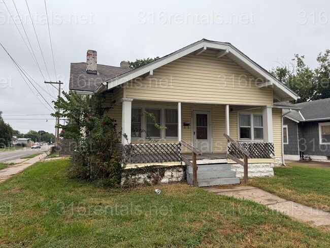 2002 S Main St in Wichita, KS - Building Photo - Building Photo