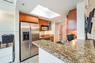 110 Washington Ave in Miami Beach, FL - Building Photo - Building Photo