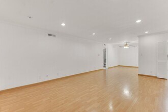 4950 Louise Ave in Los Angeles, CA - Building Photo - Building Photo