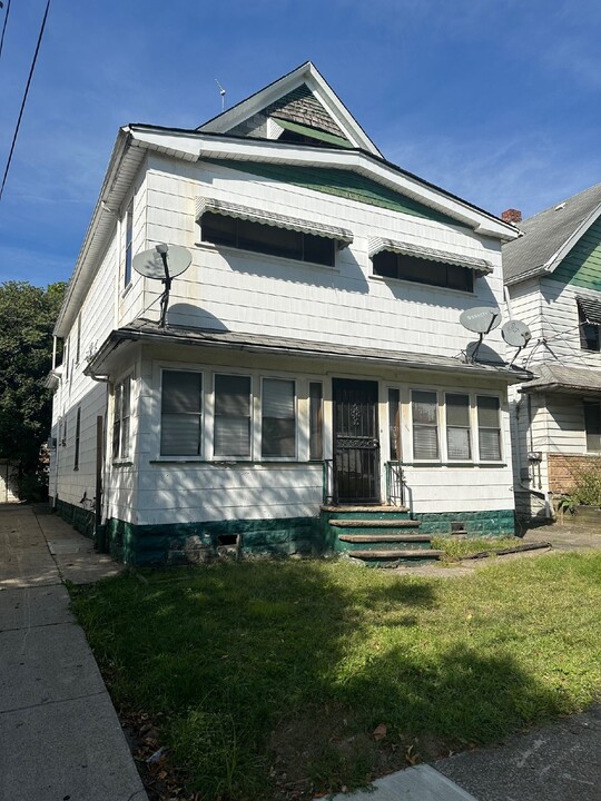 6727 Clement Ave in Cleveland, OH - Building Photo