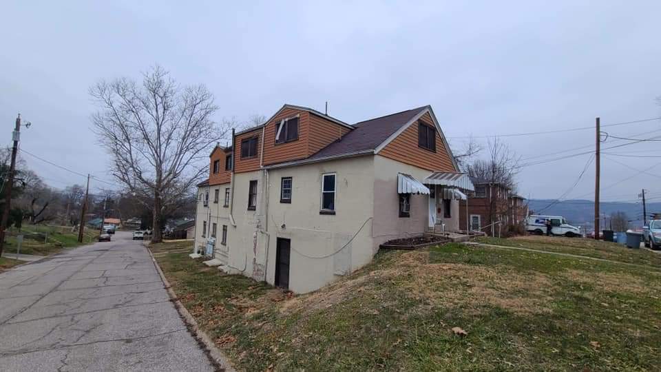 233 Henson Ave in South Charleston, WV - Building Photo