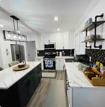 14 Roosevelt Ave in Hicksville, NY - Foto de edificio - Building Photo