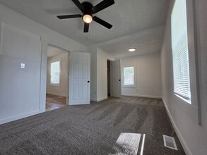 1051 W Hamilton St in Springfield, MO - Building Photo - Building Photo