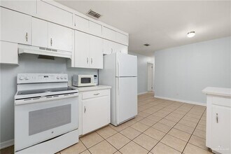 315 N 13th Ave in Edinburg, TX - Building Photo - Building Photo