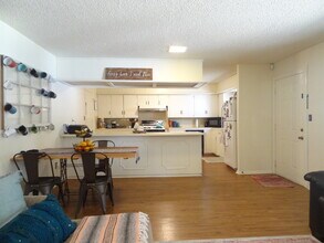 2305 NW 50th St in Oklahoma City, OK - Foto de edificio - Building Photo