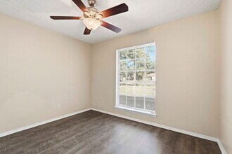 16235 Cutten Rd in Houston, TX - Foto de edificio - Building Photo