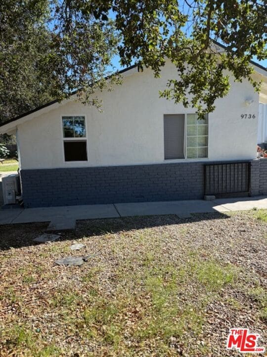 property at 9736 Tujunga Canyon Pl