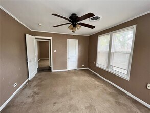 103 E Stone St in Brenham, TX - Building Photo - Building Photo