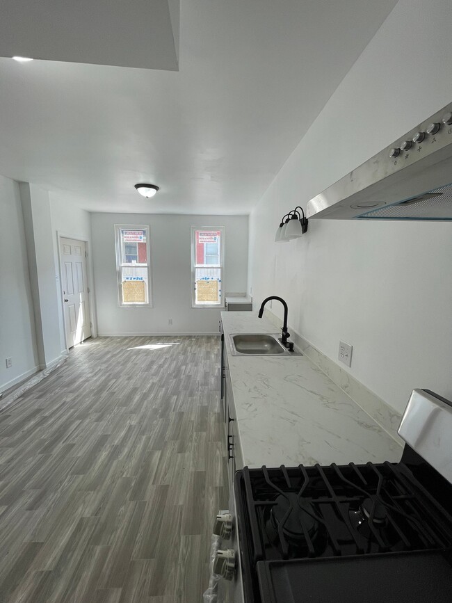 132 N West St, Unit 1 in York, PA - Building Photo - Building Photo