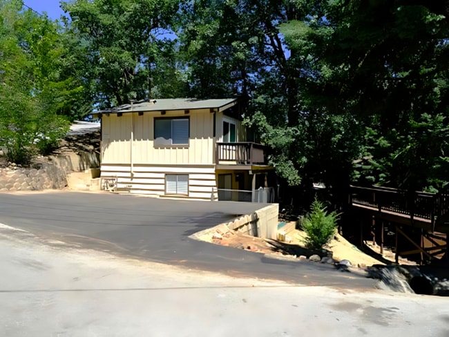 2367 Deep Creek Dr in Running Springs, CA - Building Photo - Building Photo