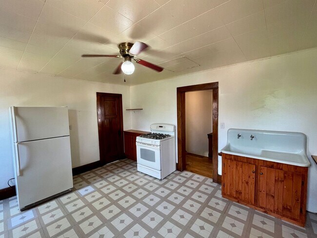 733 S 6th Ave-Unit -Upper in Wausau, WI - Building Photo - Building Photo