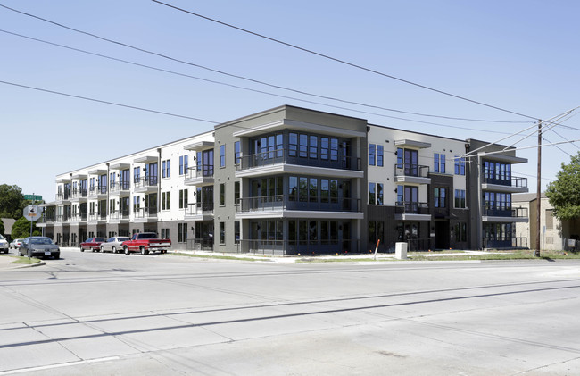 Magnolia On Zang in Dallas, TX - Foto de edificio - Building Photo