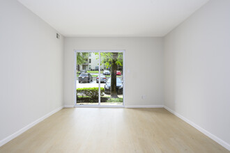 Oak Forest Apartments in St. Louis, MO - Foto de edificio - Building Photo