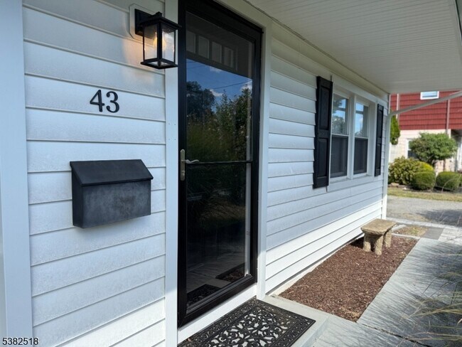 43 Washburn Rd in Pequannock Township, NJ - Building Photo - Building Photo