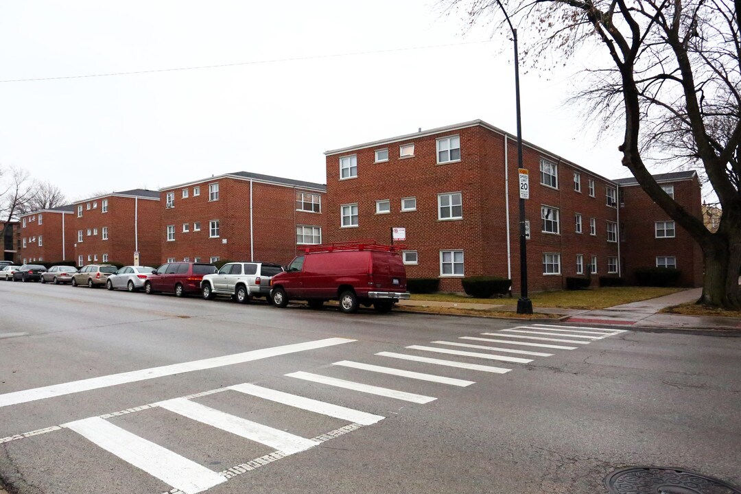 2439-2451 W Bryn Mawr Ave in Chicago, IL - Foto de edificio