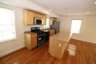 76 Seaver St in Boston, MA - Foto de edificio - Building Photo