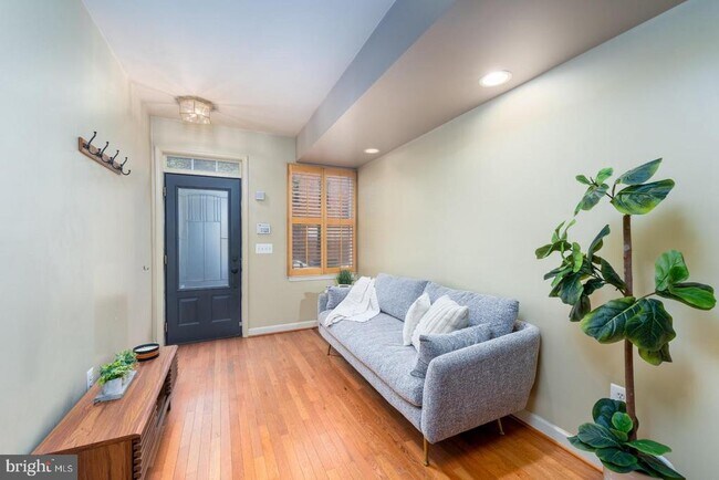 2132 Cambridge St in Baltimore, MD - Building Photo - Building Photo