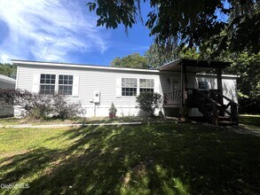 362 Hoags Corners Rd in Averill Park, NY - Foto de edificio - Building Photo