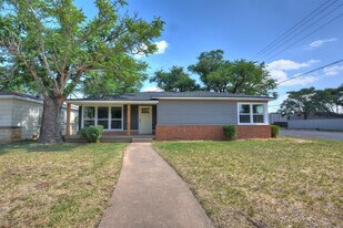 3802 25th St in Lubbock, TX - Building Photo