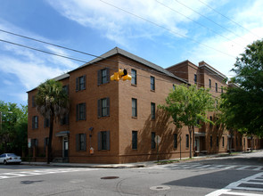 Warren Place Apartments in Charleston, SC - Building Photo - Building Photo